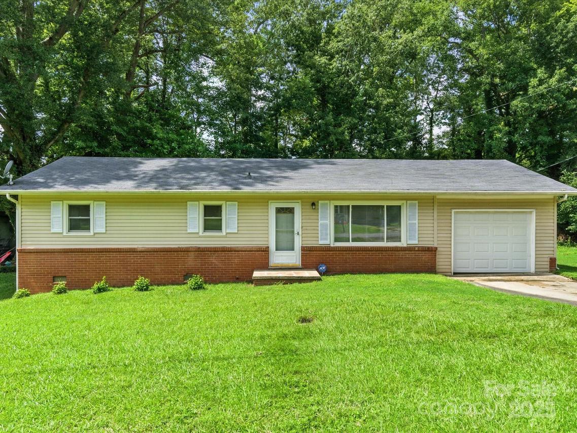 308 Taylor Dr., Stanley, NC 28164