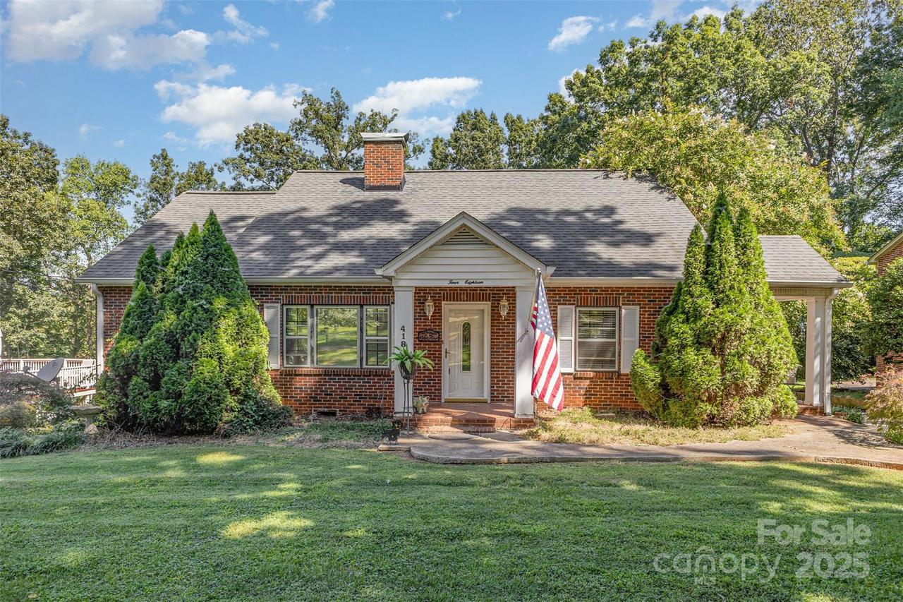 418 W 9th St., Newton, NC 28658