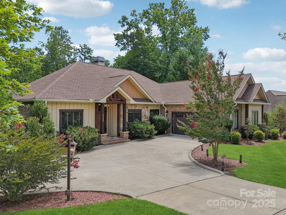 274 Majestic View Ct., Hendersonville, NC 28791