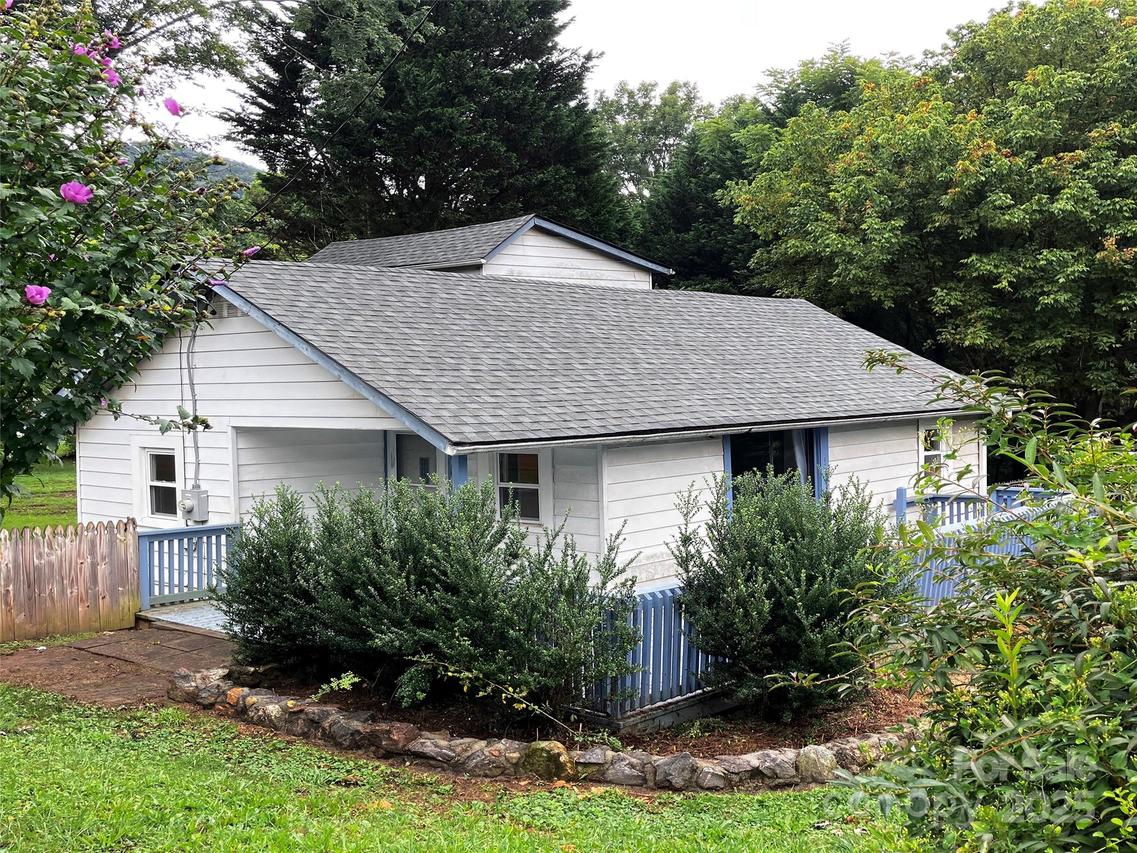 120 Harrison St., Swannanoa, NC 28778