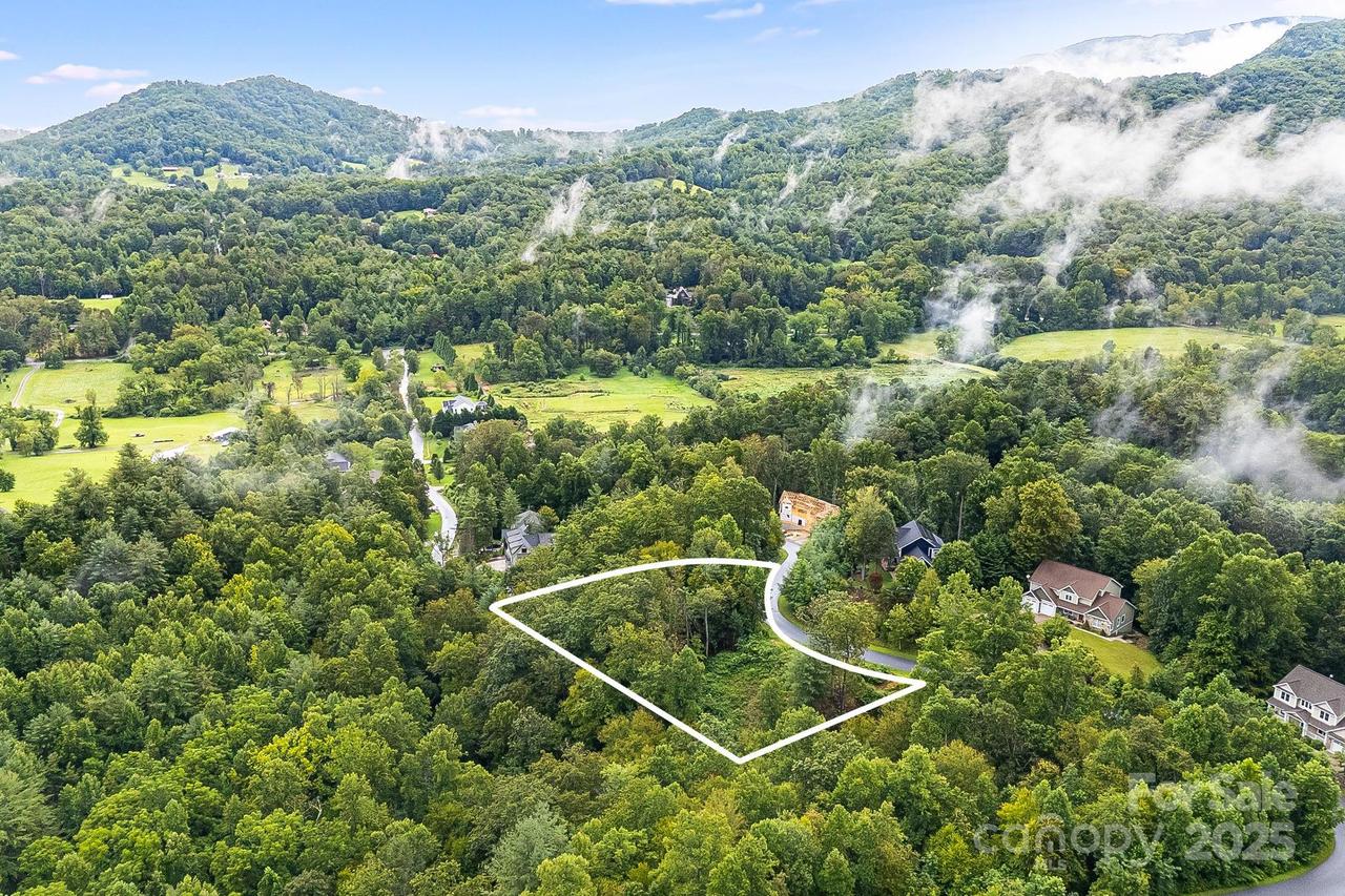 9999 Sovereign Ln. #20, Fairview, NC 28730