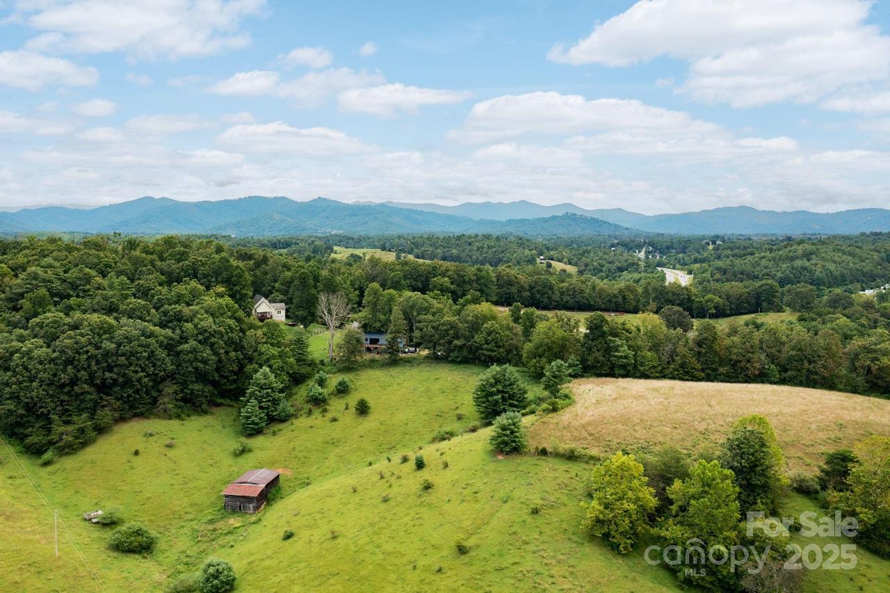 28 Trinity Hills Dr., Weaverville, NC 28787