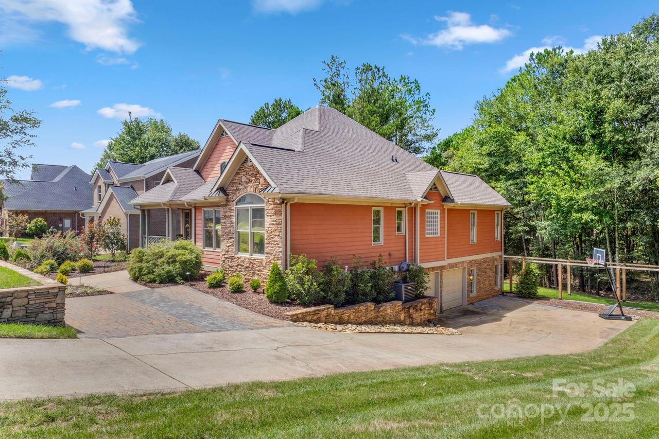 1327 Moonshadow Ln., Shelby, NC 28150