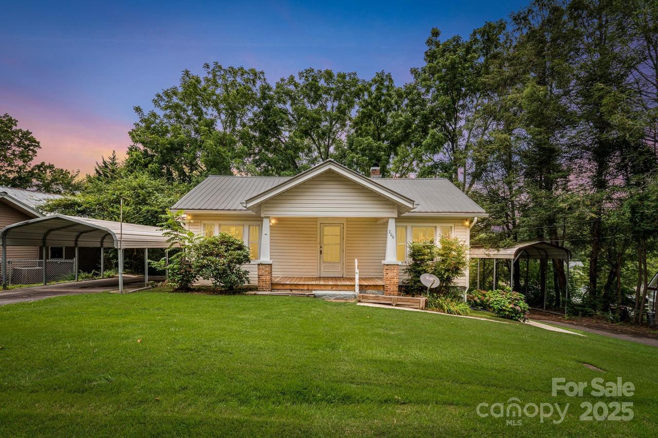 206 Rhododendron Dr., Brevard, NC 28712