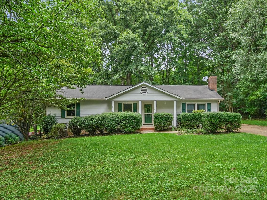 222 Woodridge Dr., Belmont, NC 28012