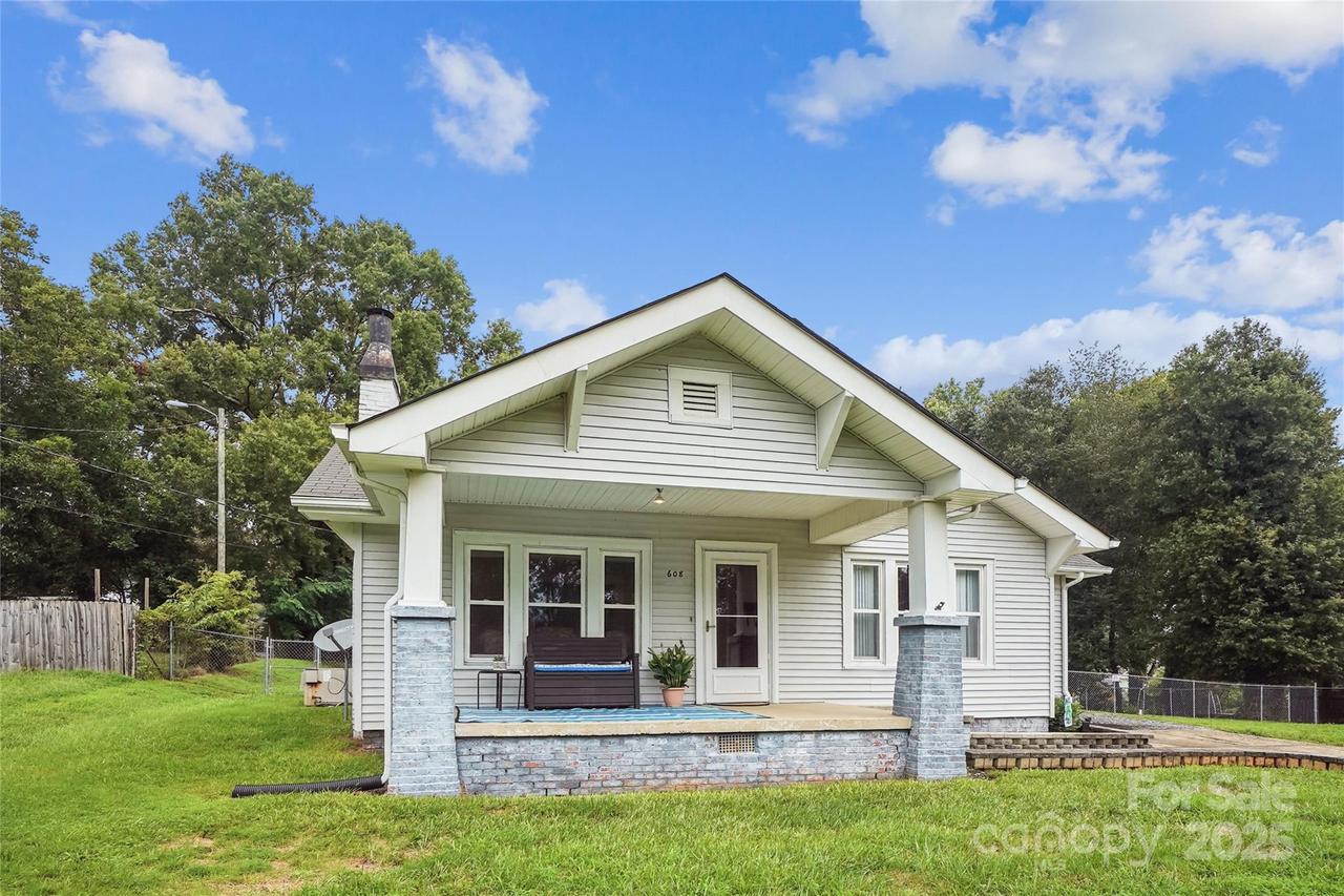 608 E Maple Ave., Gastonia, NC 28054