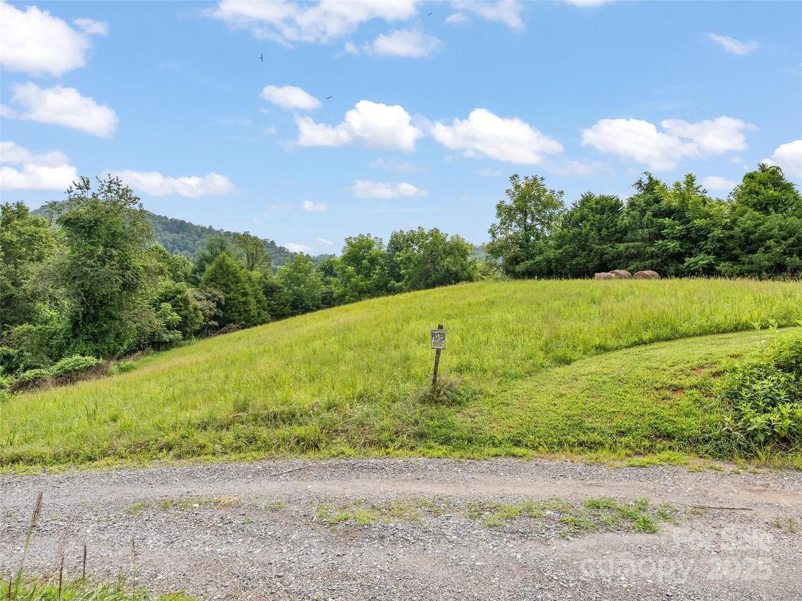 1466 Cedar Cliff Rd., Marshall, NC 28753