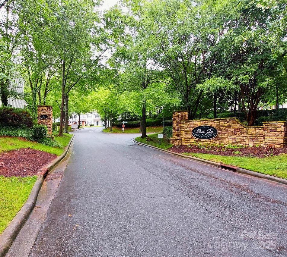 2184 Winthrop Chase Dr., Charlotte, NC 28212
