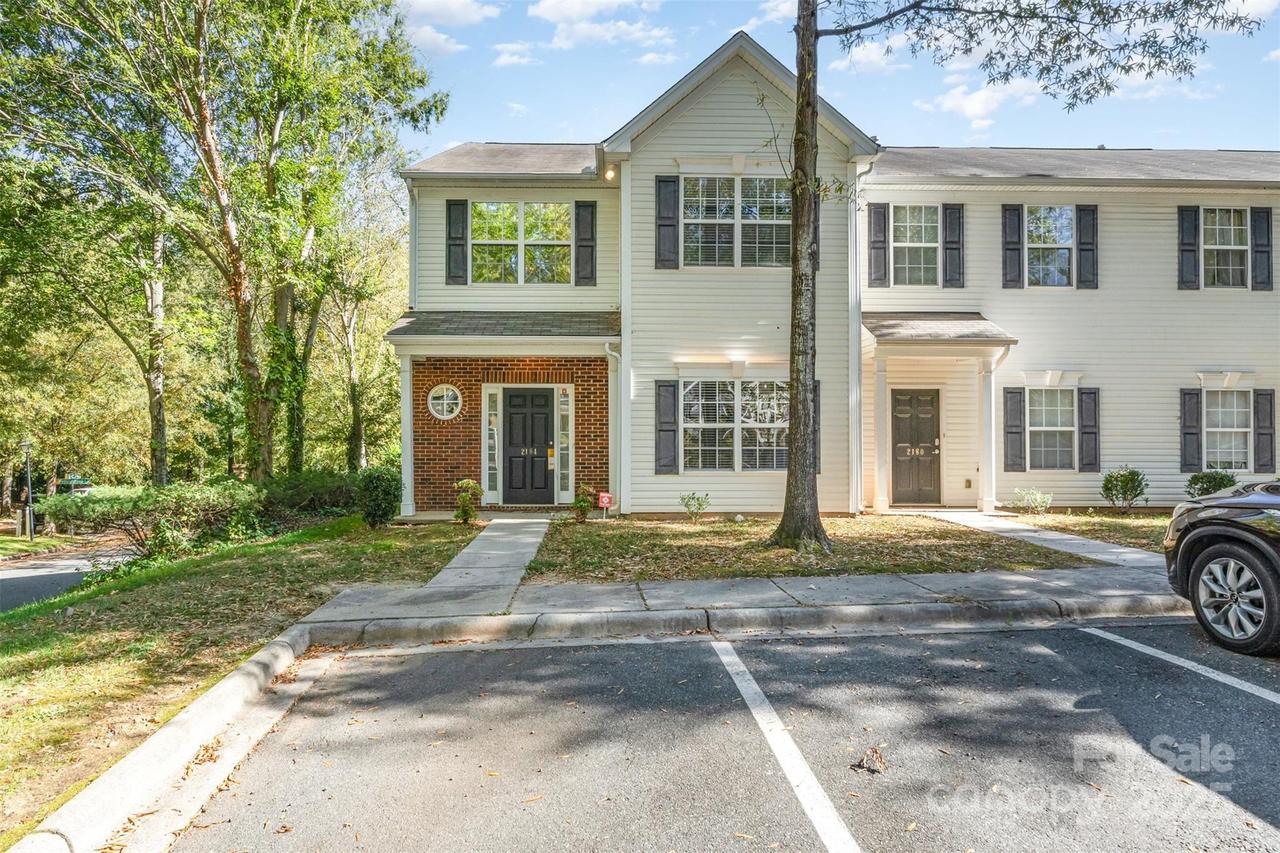 2184 Winthrop Chase Dr., Charlotte, NC 28212