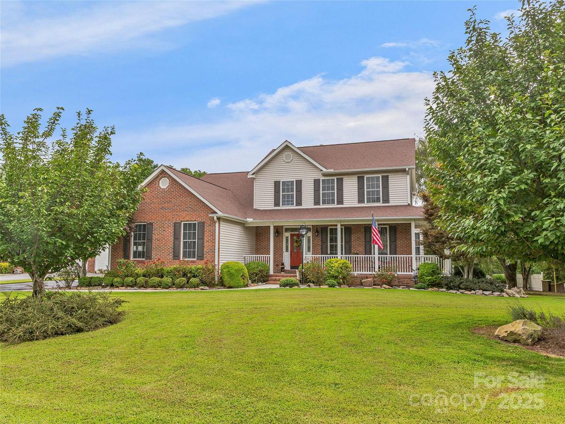 62 Classic Oaks Cir., Hendersonville, NC 28792