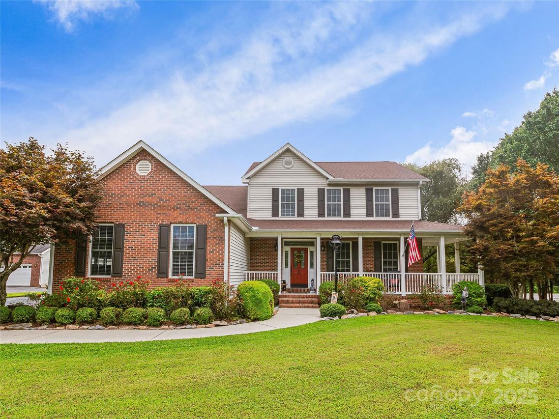 62 Classic Oaks Cir., Hendersonville, NC 28792