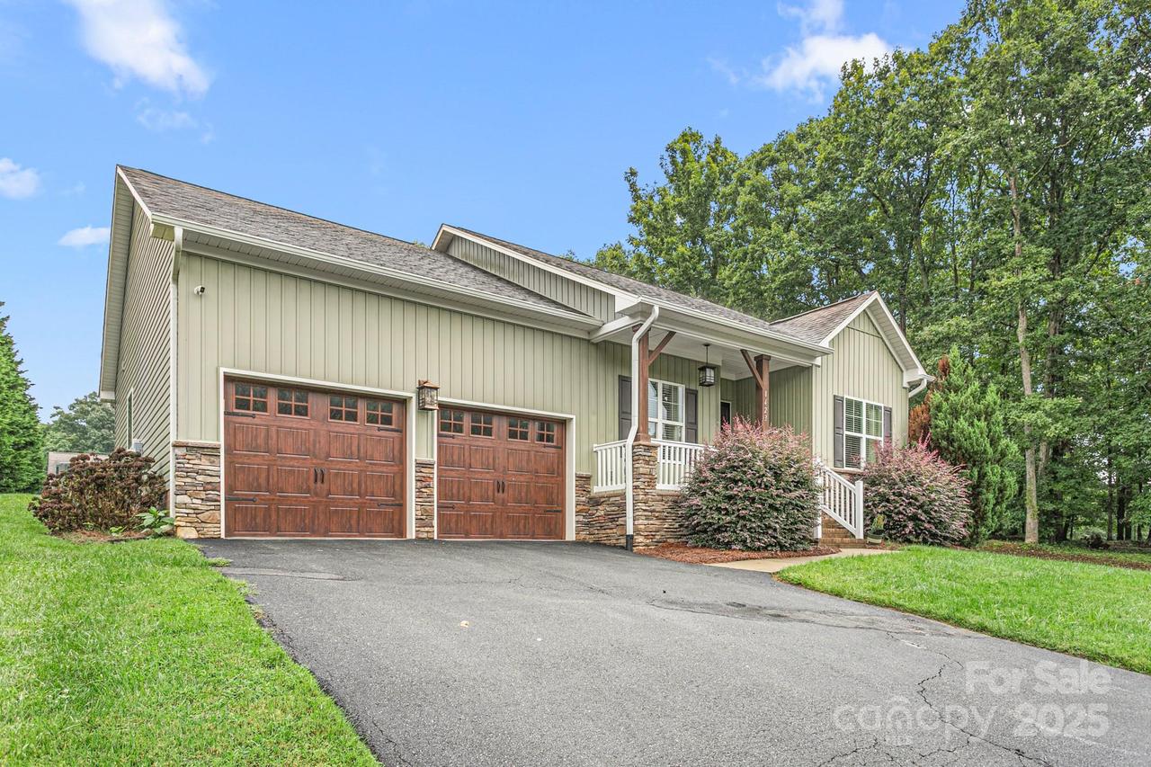 8423 Coachman Ln., Rural Hall, NC 27045