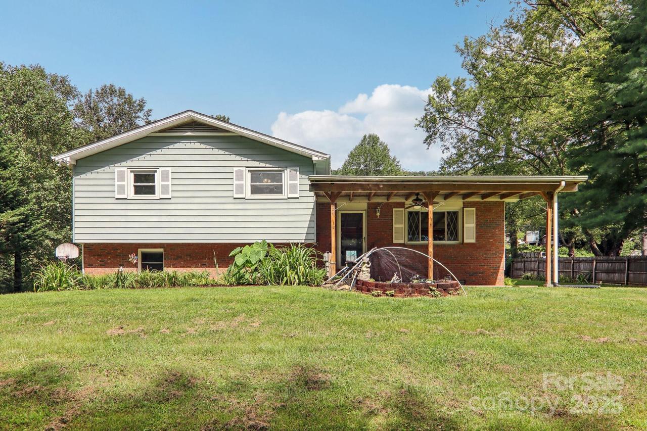 264 Cashdon Dr., Mills River, NC 28759