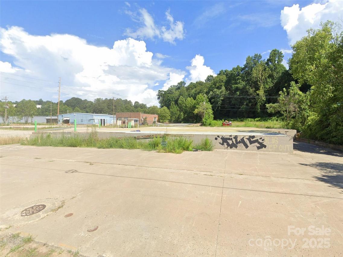 99 Thompson St., Asheville, NC 28803