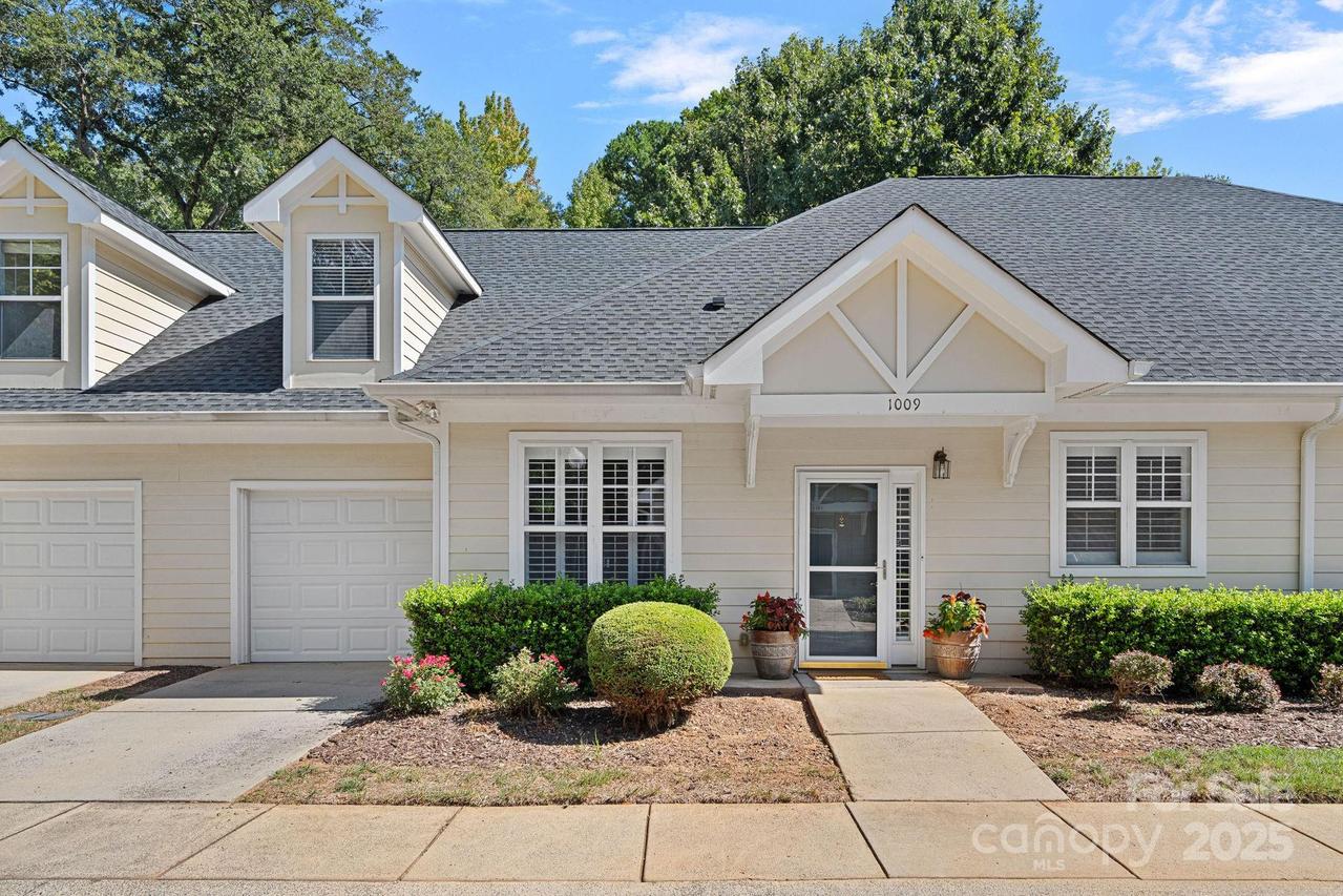 1009 Davant Ln., Charlotte, NC 28209