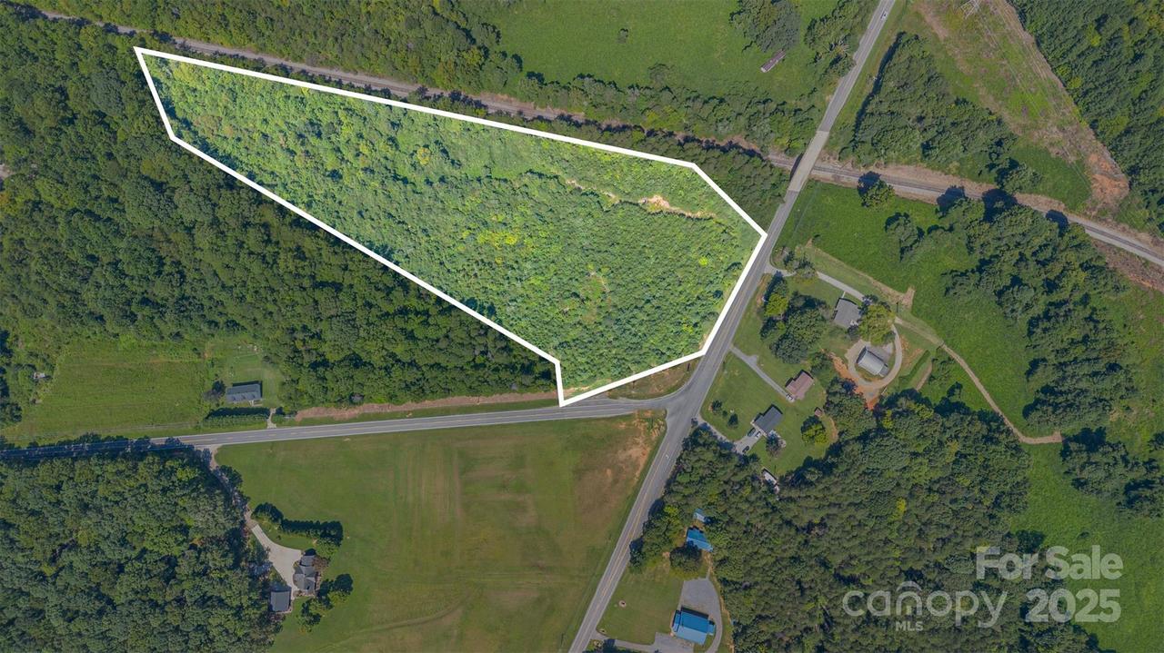 000 Slanting Bridge Rd., Sherrills Ford, NC 28673