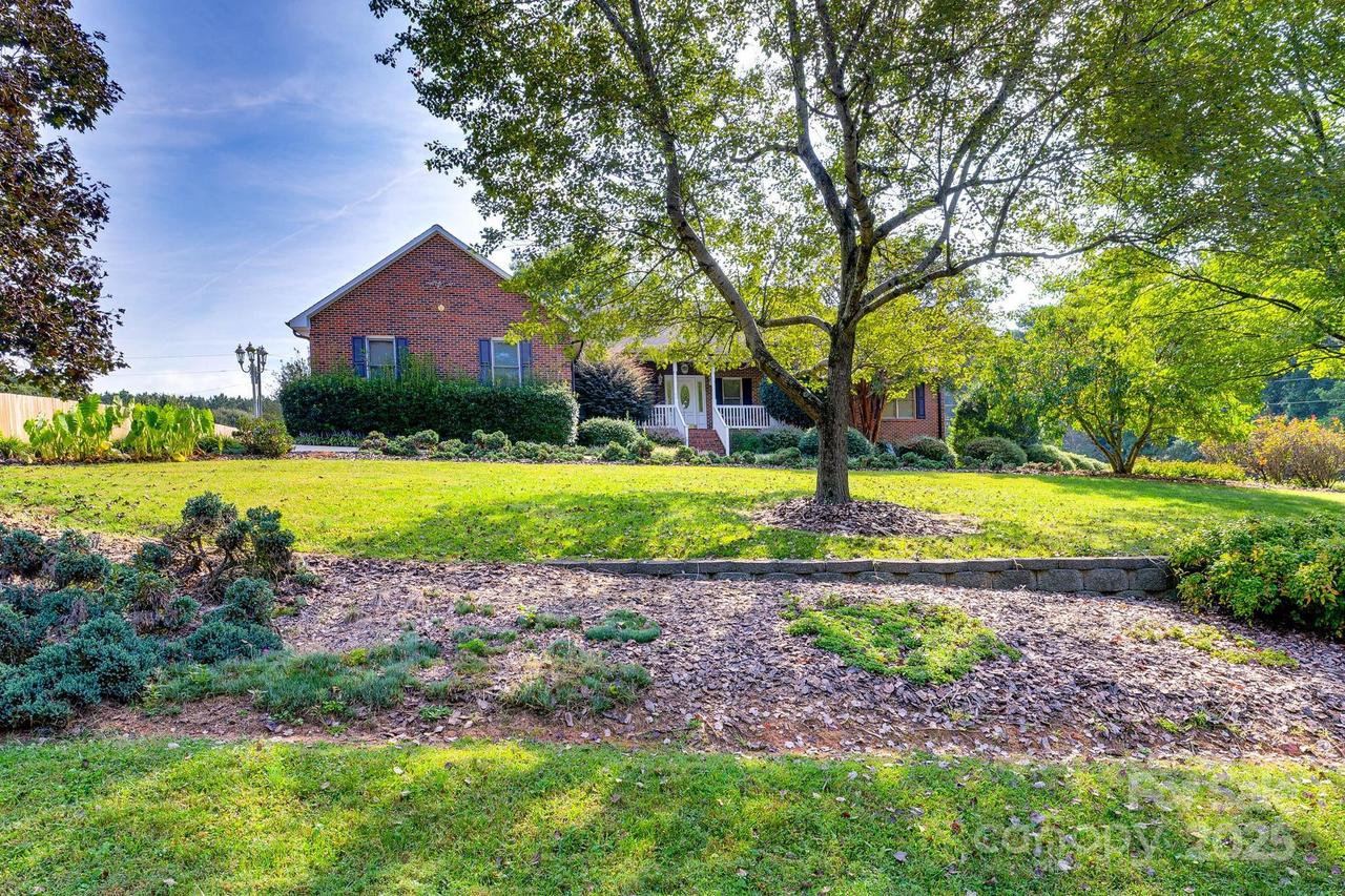 3132 Fox Den Cir., Iron Station, NC 28080