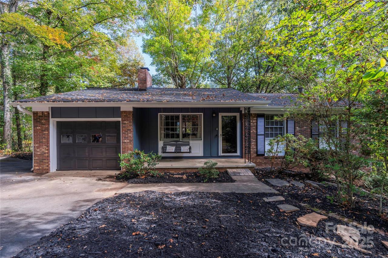 23 Springwood Dr., Asheville, NC 28805
