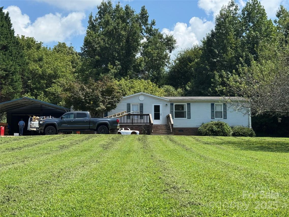 207 Big Forest Dr., Statesville, NC 28677