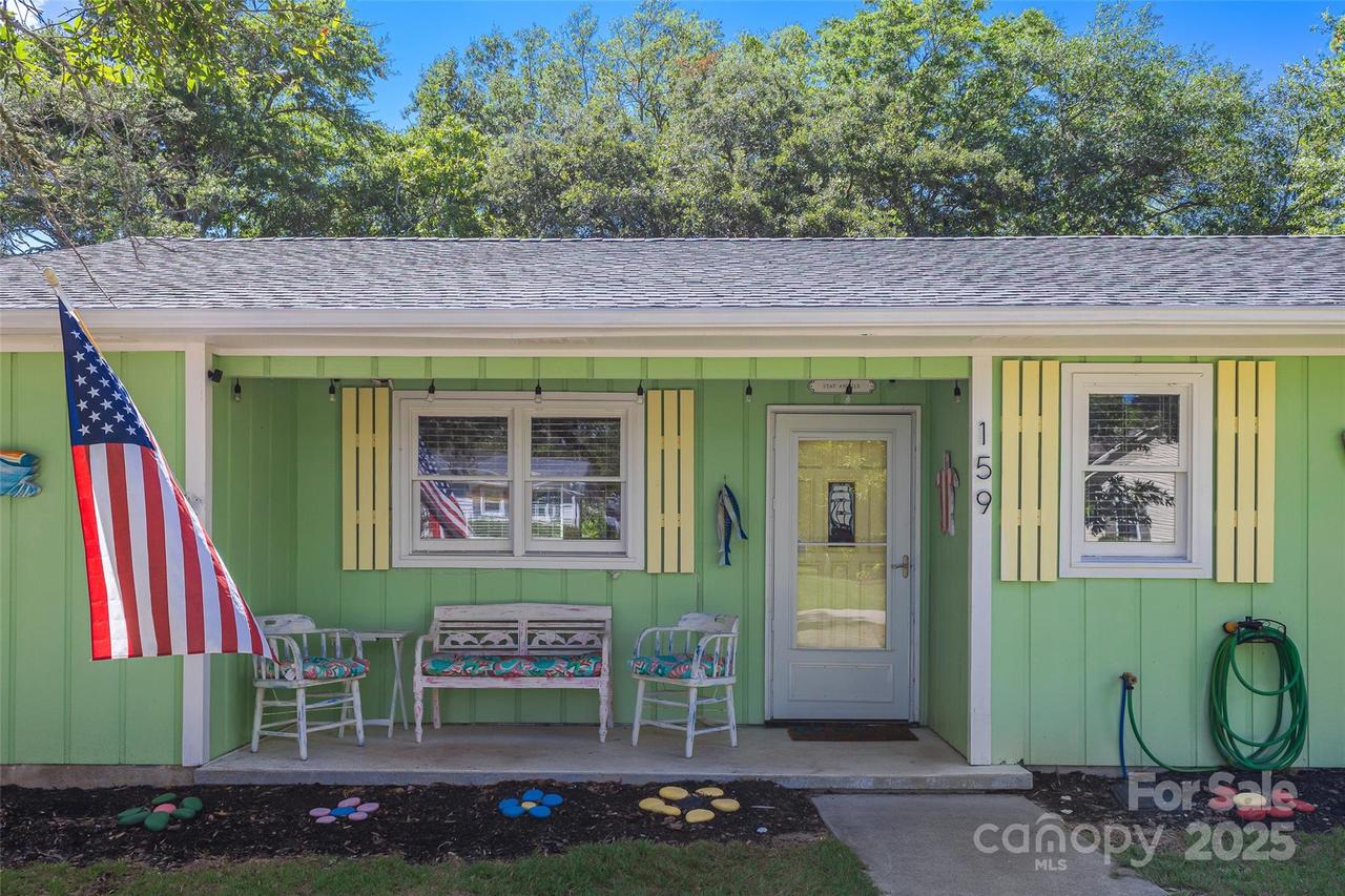 159 NE 6th St., Oak Island, NC 28465