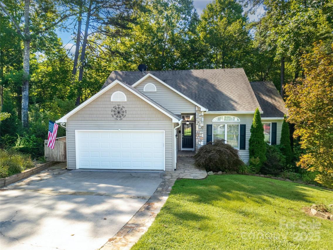 33 Red Fox Ln., Brevard, NC 28712