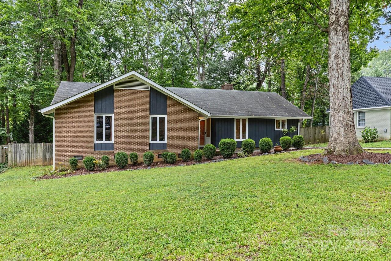 1001 Pinafore Dr., Charlotte, NC 28212
