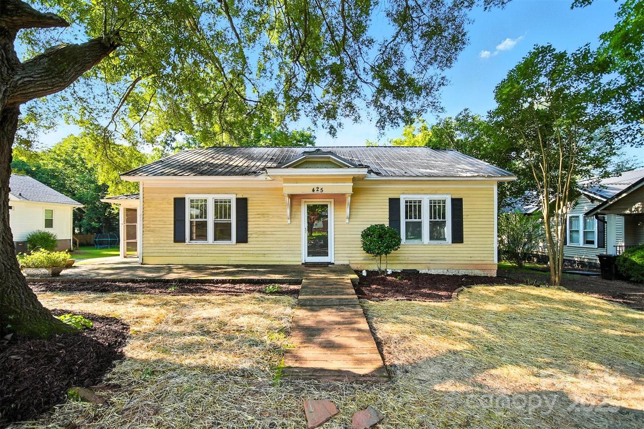 425 W 8th St., Newton, NC 28658