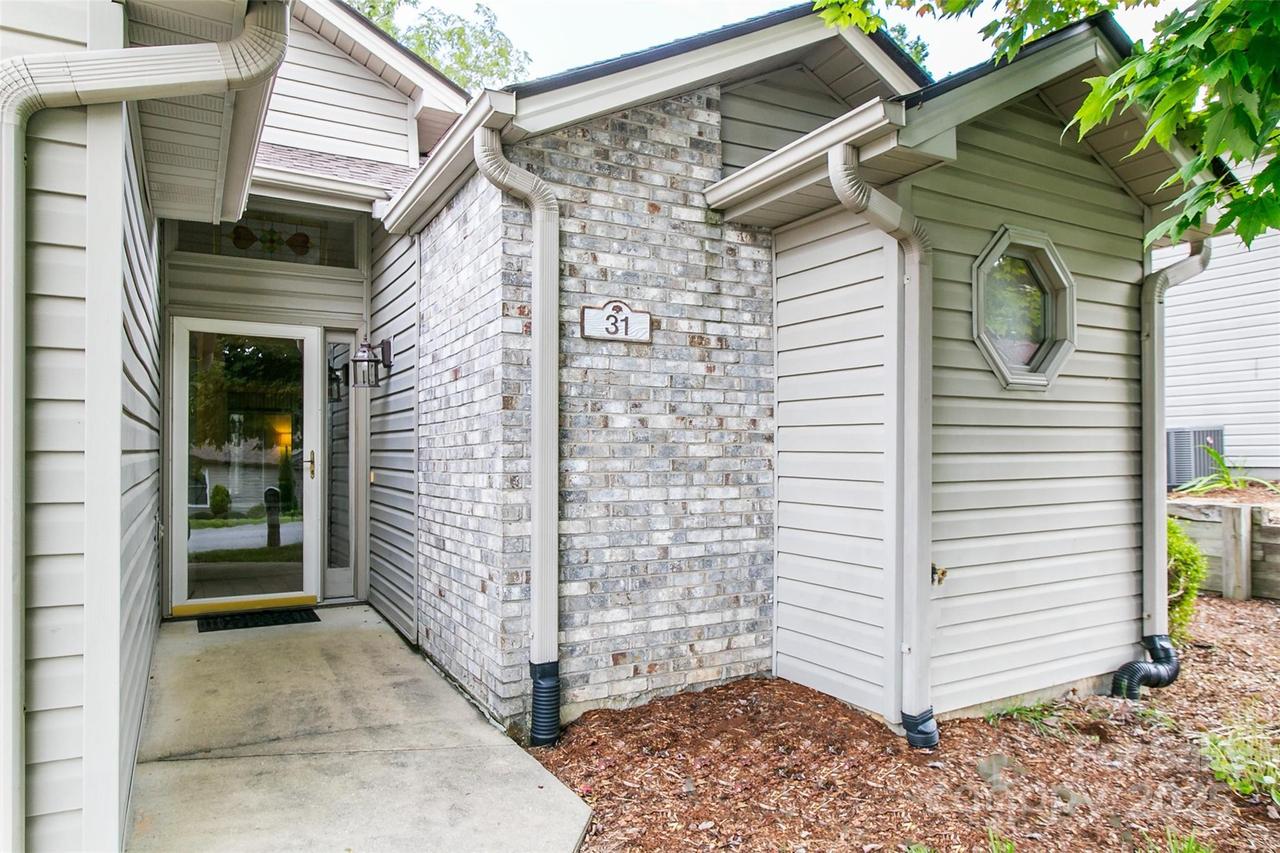 31 Tisha Ln., Hendersonville, NC 28739