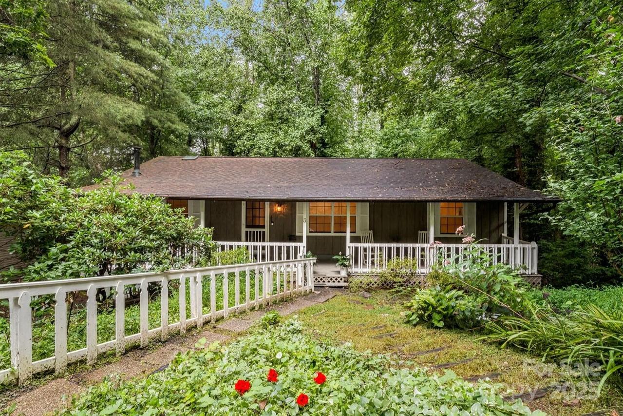 3 Shadywood Cir., Asheville, NC 28803