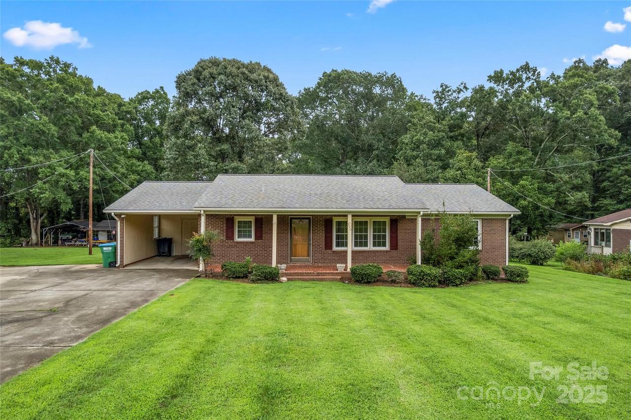 320 Forest Park Dr., Denton, NC 27239