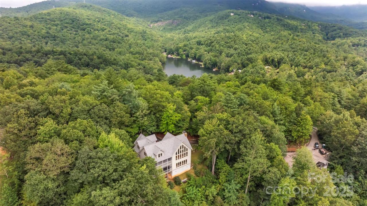 363 Lakeside Dr., Lake Toxaway, NC 28747