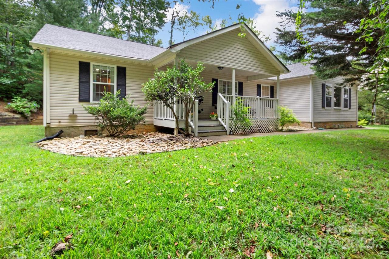 42 Bushwald Ln., Swannanoa, NC 28778
