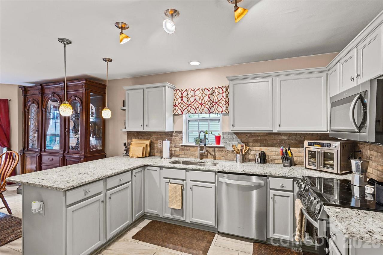 754 Peachtree Meadows Cir., Kernersville, NC 27284