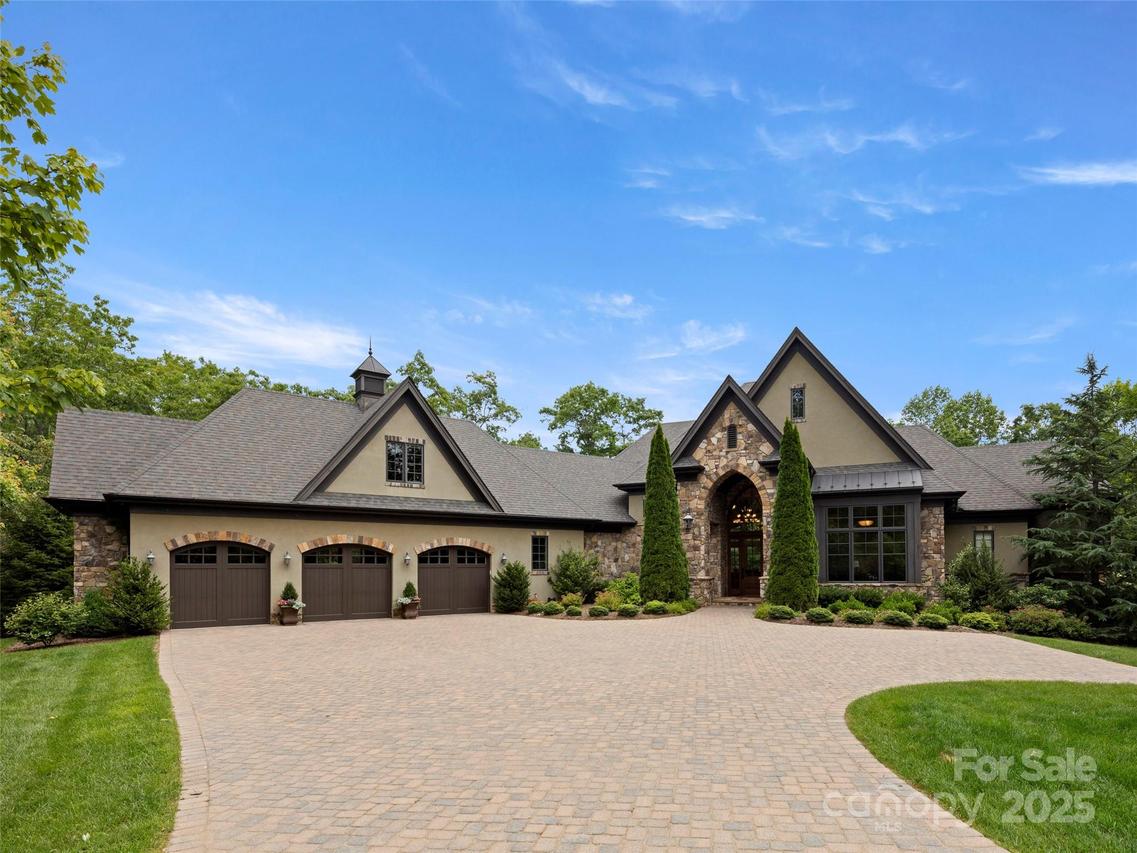 359 Walnut Valley Pkwy., Arden, NC 28704