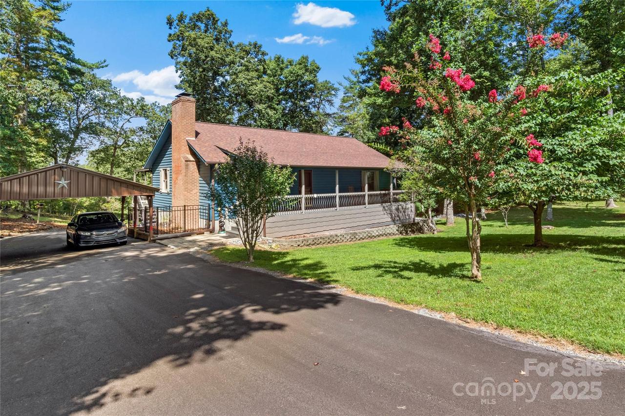1502 Greenstreet Dr., Traphill, NC 28685