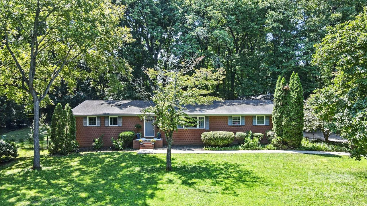 7108 Preston Ct., Charlotte, NC 28215