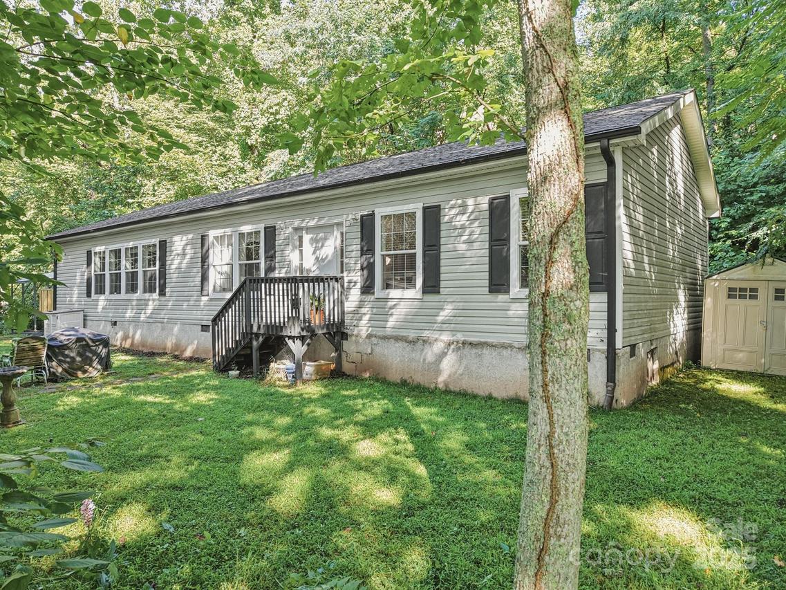 342 Hookers Gap Rd., Candler, NC 28715