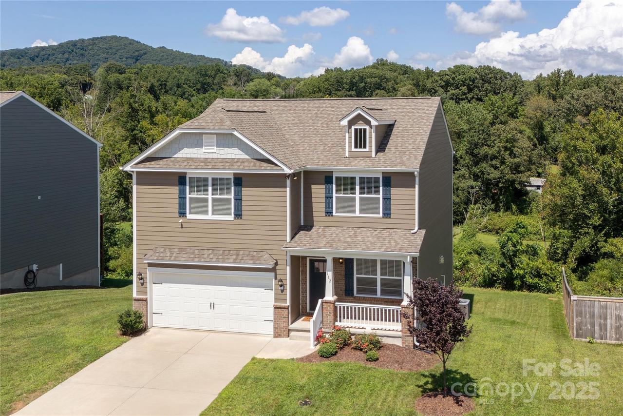 182 Marathon Ln., Candler, NC 28715