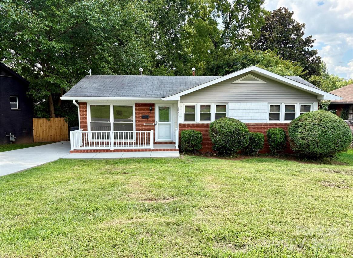 2221 Ludlow Dr., Charlotte, NC 28216