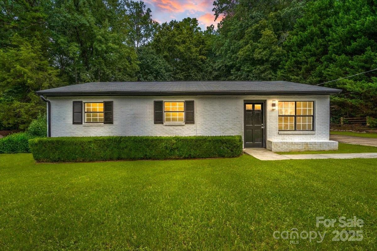 128 Armstrong Ln., Gastonia, NC 28056