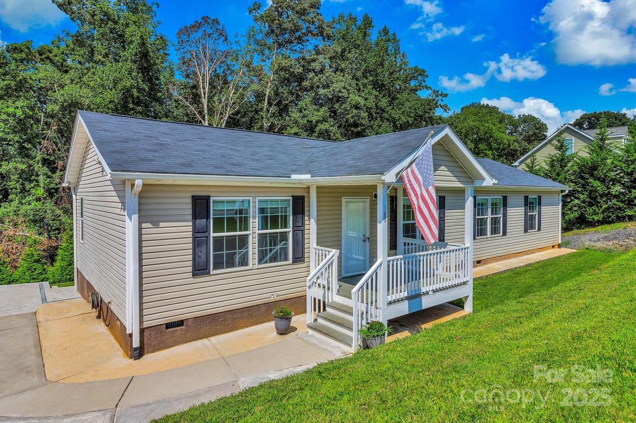 185 Bradshaw Cir., Candler, NC 28715