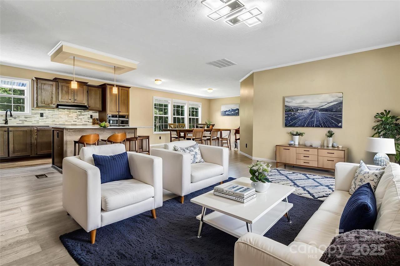 185 Bradshaw Cir., Candler, NC 28715