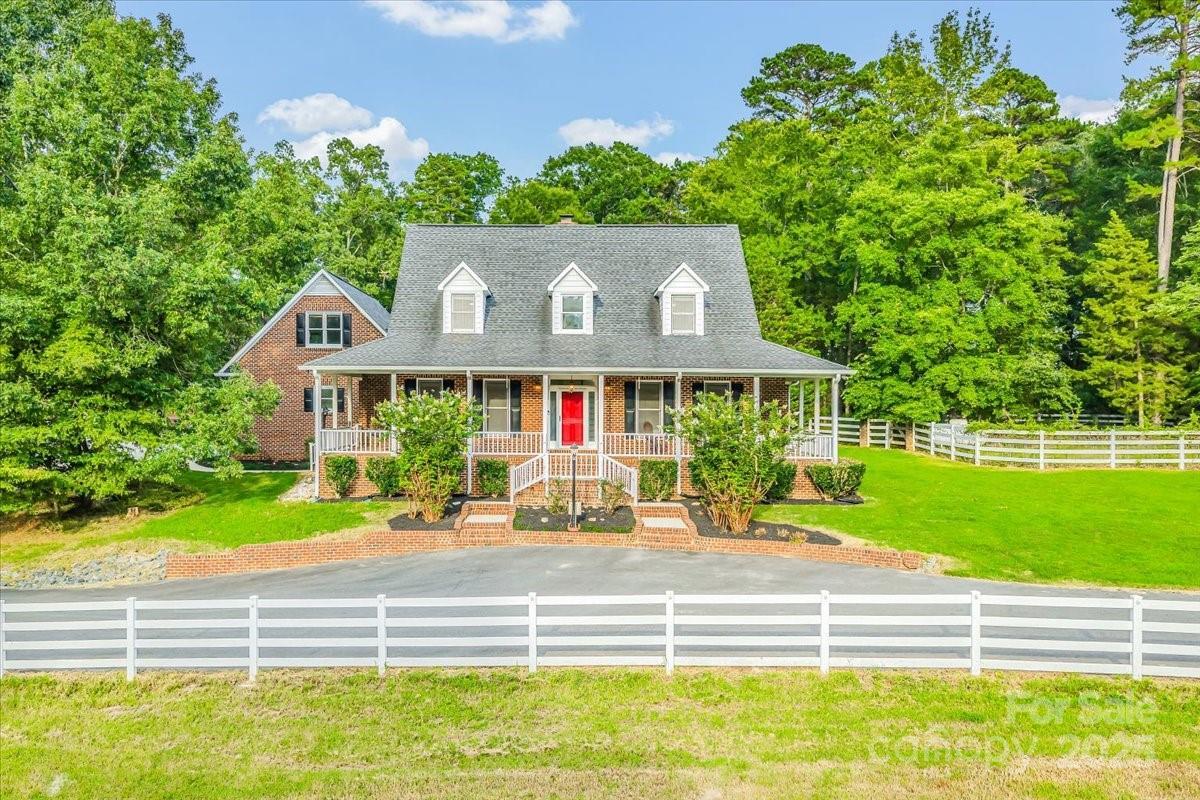 406 Duck Creek Ln., Indian Trail, NC 28079
