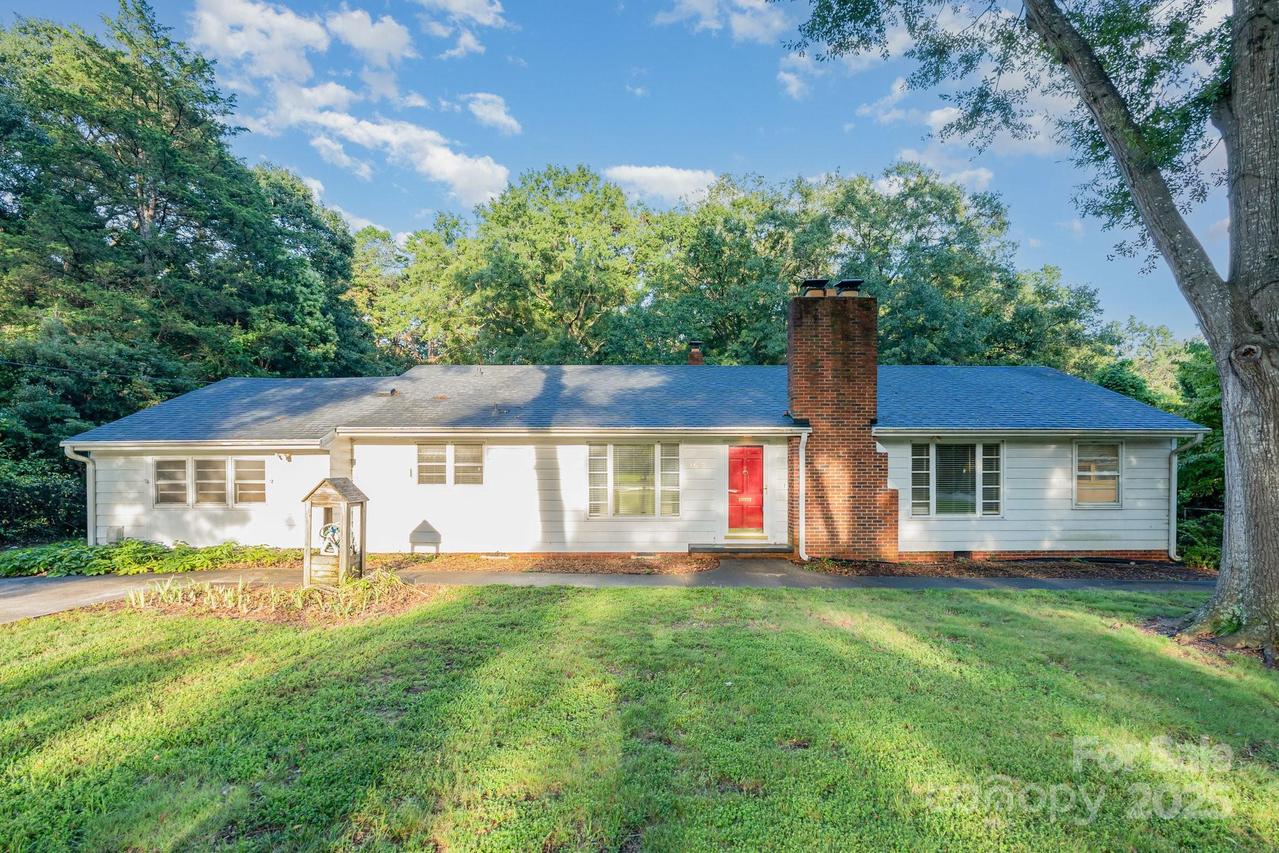 1617 Fairfield Dr., Gastonia, NC 28054