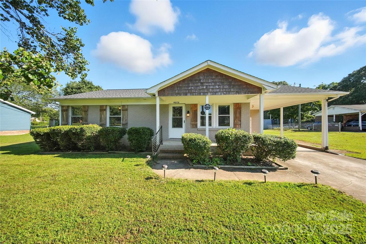 4606 Cloverwood Ln., Gastonia, NC 28052