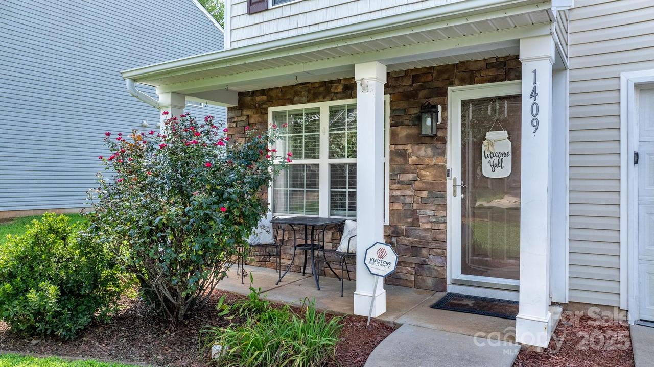 1409 River Run Rd., Lowell, NC 28098