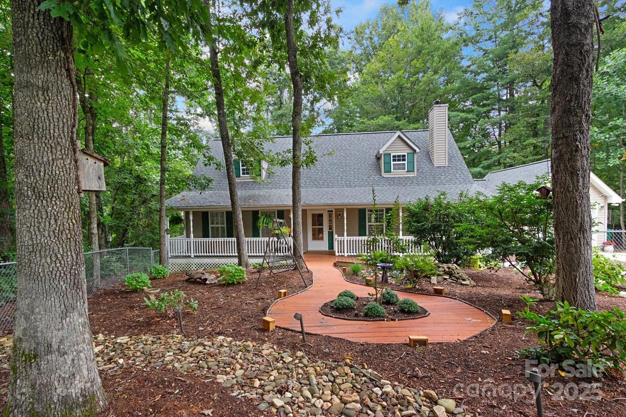 119 Ridgewood Acres Dr., Hendersonville, NC 28792