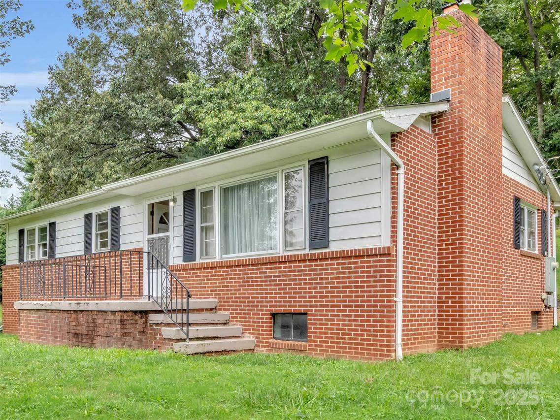 35 Bramlett Dr., Waynesville, NC 28785