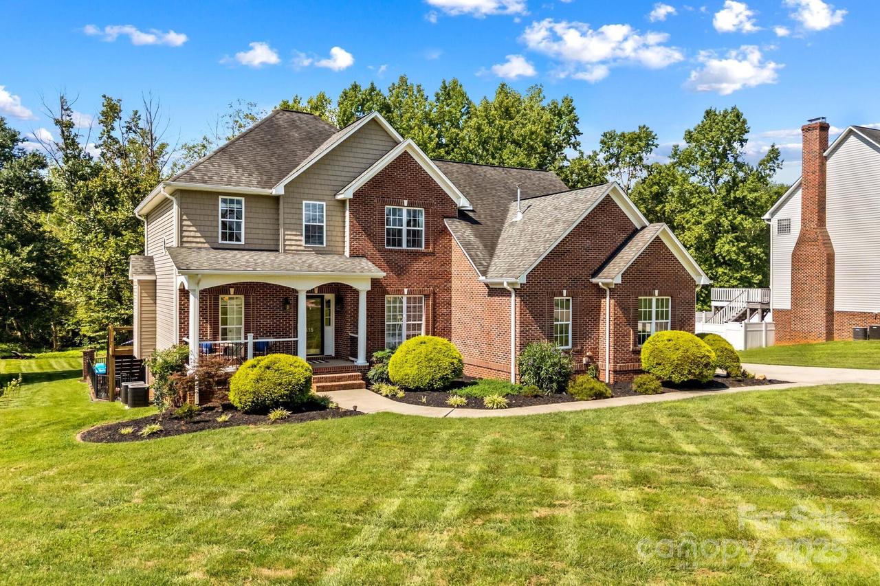 415 Autumnlight Dr., Salisbury, NC 28147