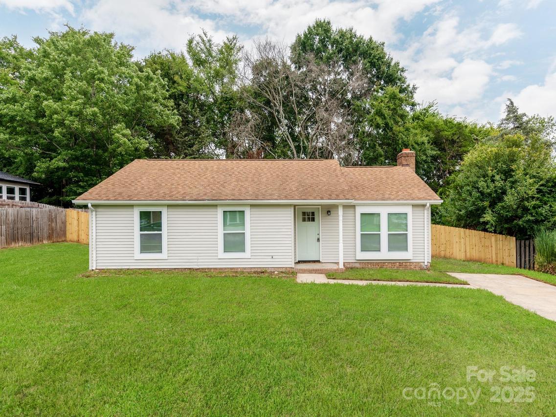 712 Vista Grande Cir., Charlotte, NC 28226